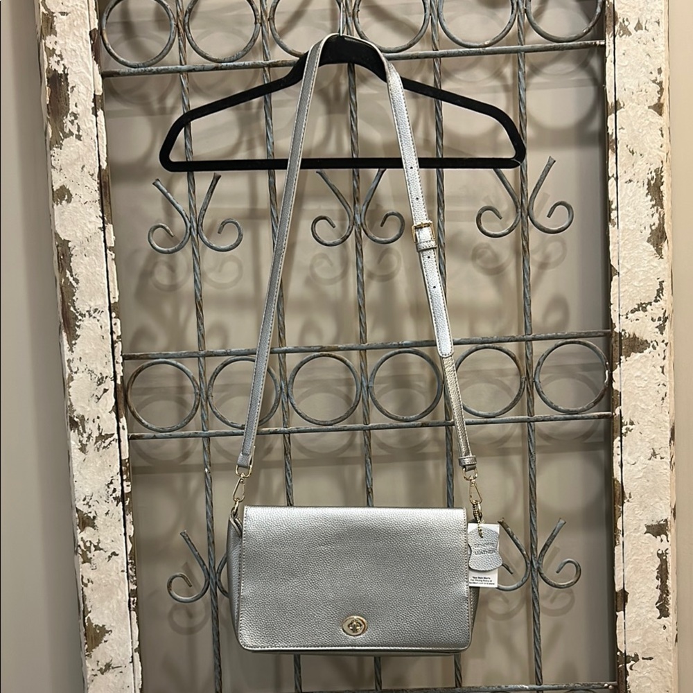 SteinMart Silver Shoulder Bag with Elegant Design